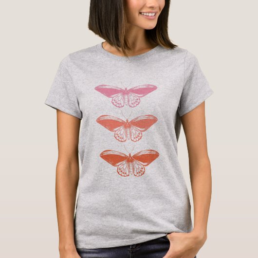 Illustratie van de  roze vlinder bevestigen t-shirt (Voorkant)