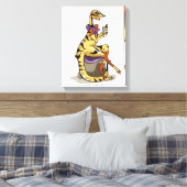Illustratie van een Iguanodon die haar nagels poli Canvas Afdruk (Insitu (Slaapkamer))