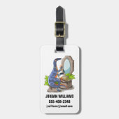 Illustratie van een Iguanodon die make-up aantrekt Bagagelabel (Voorkant verticaal)