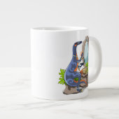 Illustratie van een Iguanodon die make-up aantrekt Grote Koffiekop (Voorkant rechts)