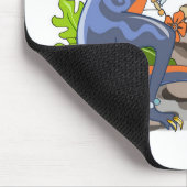 Illustratie van een Iguanodon die make-up aantrekt Muismat (Hoek)