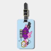 Illustratie van een Loch Ness monster duiker. Bagagelabel (Voorkant verticaal)