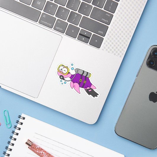 Illustratie van een Loch Ness monster duiker. Sticker (Laptop met iPhone)