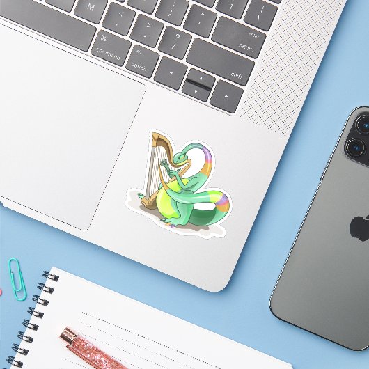 Illustratie van een plateosaurus die de harp bespe sticker (Laptop met iPhone)