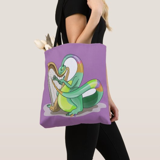 Illustratie van een plateosaurus die de harp bespe tote bag (Dichtbij)