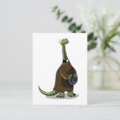 Illustratie van een plateosaurus die verkleed is a briefkaart (Staand voorkant)