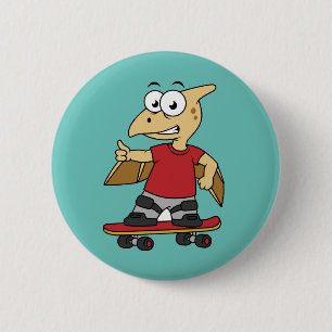 Illustratie van een pterosaurus skateboarden. ronde button 5,7 cm