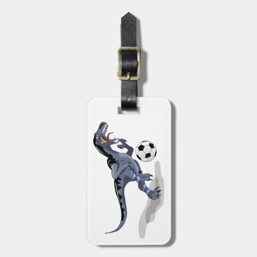 Illustratie van een raptor dinosaurus die voetbal  bagagelabel (Voorkant verticaal)