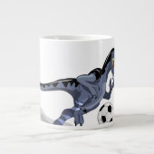 Illustratie van een raptor dinosaurus die voetbal  grote koffiekop (Voorkant)