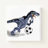 Illustratie van een raptor dinosaurus die voetbal  notitieboek (Achterkant)