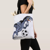 Illustratie van een raptor dinosaurus die voetbal tote bag (Dichtbij)