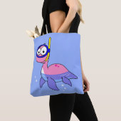 Illustratie van een snorkelend monster van Loch Ne Tote Bag (Dichtbij)
