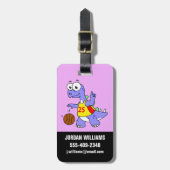 Illustratie van een Stegosaurus die basketbal spee Bagagelabel (Voorkant verticaal)