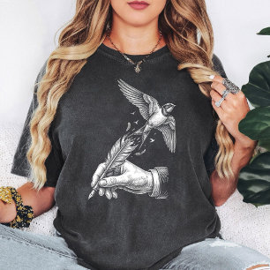 Illustratie van een vintage schrijfveer van een vo t-shirt