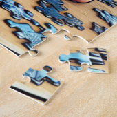 Illustratie van een vrouw die een puzzel maakt legpuzzel (Zijkant)