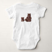 Illustratie van knuffel mama beer en welp baby bod romper (Achterkant)