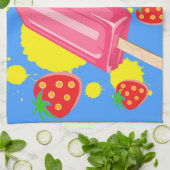 Illustratie vun roze papegaai en aardbeien theedoek (Gevouwen)