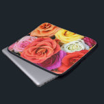 Illustratieontwerp voor multicore Rozen Laptop Sleeve<br><div class="desc">Elegant multicolor roos-illustratie ontwerp voor laptophoezen. Rode roze paars gele en witte rozen. Beschikbaar op andere producten en kan worden aangevraagd voor elk van de producten die op Zazzle worden aangeboden.</div>