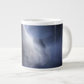 Illustratieve close-up van de komeettempel. grote koffiekop (Voorkant rechts)