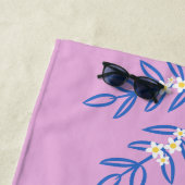 Illustreerde gele vogel op een roze achtergrond strandlaken (In situ)