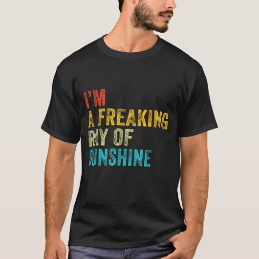 I'm A Freaking Ray Of Sunshine Funny Sarcastic Vin T-shirt (Voorkant)