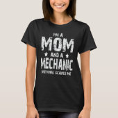 I'm A Mom And A Mechanic Nothing Scares Me T-shirt (Voorkant)