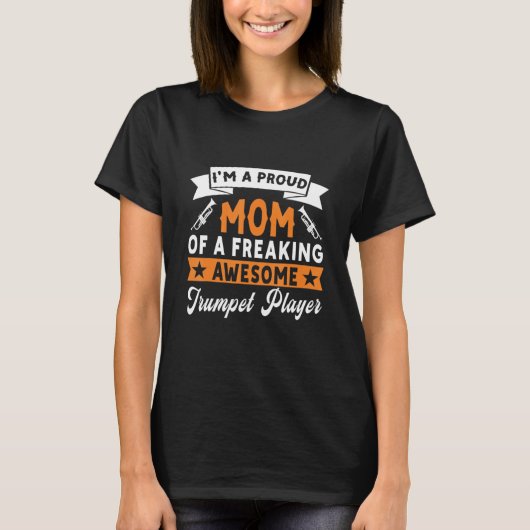 Im A Proud Mom Of A Freaking Awsome Trumpet Player T-shirt (Voorkant)