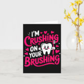 Im Crushing On Your Brushing Funny Dental Valentin Kaart (Gele Bloem)