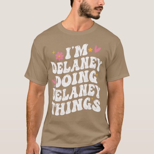 Im Delaney Doing Delaneyhings Retro Groovy Persona T-shirt (Voorkant)