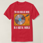 IM een analoog Man in een digitale wereld VINYL-RE T-shirt (Design voorkant)