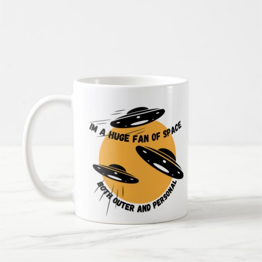 Im een enorme ruimte- zowel buitenshuis als persoo koffiemok (Links)