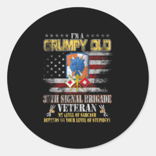 IM Een Grumpy Oude 35e Signaal Brigade Veteraan Mi Ronde Sticker
