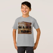 im een T-shirt met een warme rommeltaart (Voorkant volledig)