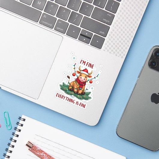 I'm Fine Everything is Fine Christmas Highland Cow Sticker (Laptop met iPhone)