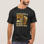 I'm Holding A Beer So Yeah I'm Pretty Busy T-shirt (Voorkant)