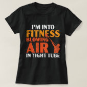 IM in fitness blazende lucht in strak buisglas T-shirt (Design voorkant)