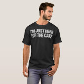 Im Just Here For The Cake Funny Food T-shirt (Voorkant volledig)