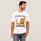 I'm Just Here for the Champagne – Grumpy Party Cat T-shirt (Voorkant volledig)