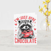 I'm Just Here For The Chocolate Funny Raccoon Vale Kaart (Gele Bloem)