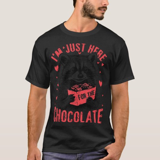 I'm Just Here For The Chocolate Funny Raccoon Vale T-shirt (Voorkant)