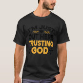 I'm Just Out Here Trusting God 3 T-shirt (Voorkant)