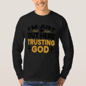 I'm Just Out Here Trusting God  3 T-shirt (Voorkant)