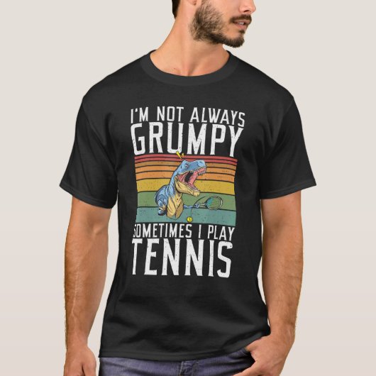 Im not always Grumpy sometimes i play Tennis   T-shirt (Voorkant)