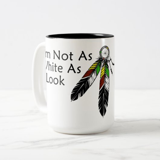 I'm Not As White As I Look Native American Tweekleurige Koffiemok (Voorkant links)