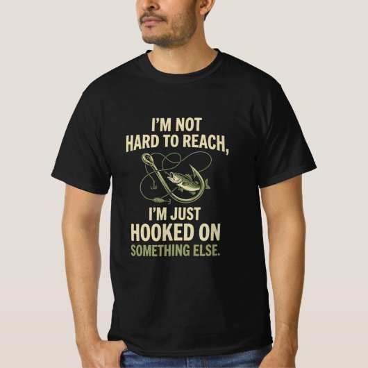 Im Not Hard To Reach Just Hooked On Fishing T-shirt (Voorkant)