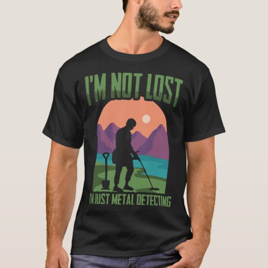 I'm Not Lost Treasure Hunting Detectorist Metal De T-shirt (Voorkant)