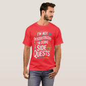 Im Not Procrastinating Funny Side Quests Gamer Pre T-shirt (Voorkant volledig)