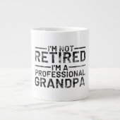 I'm Not Retired I'm A Professional Grandpa Grote Koffiekop (Voorkant)