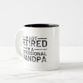 I'm Not Retired I'm A Professional Grandpa Tweekleurige Koffiemok (Voorkant links)