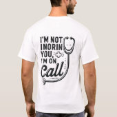 I'm On Call - Humoristisch medisch ontwerp T-shirt (Achterkant)
